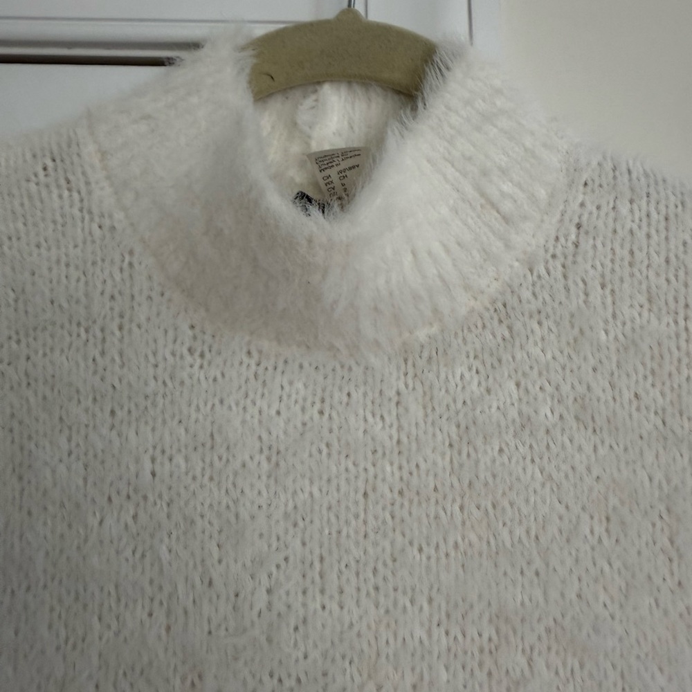 Cozy White Turtleneck Sweater - Picture 4 of 8